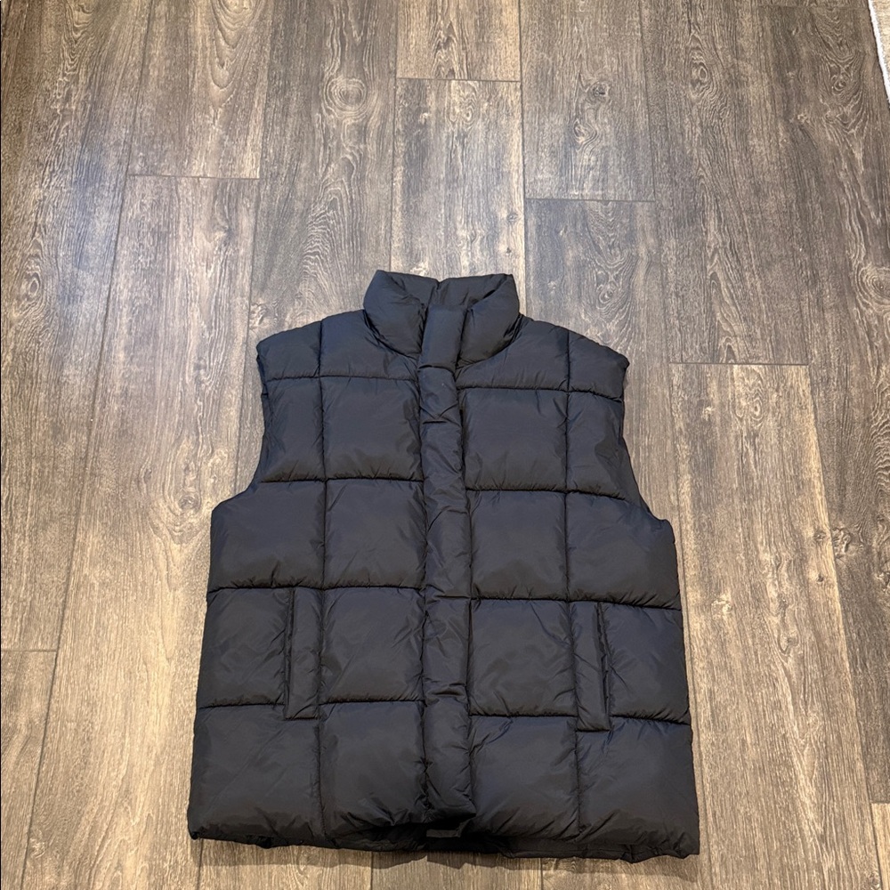Women’s ASOS Black Puffer Vest - Size 4 - Velcro Close - Oversized - Great